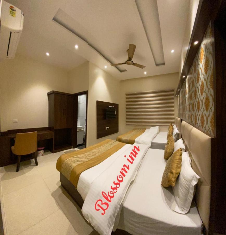 Hotel Blossom Inn Amritsar Exterior foto