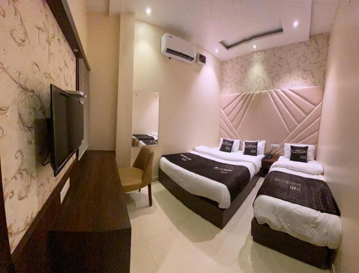 Hotel Blossom Inn Amritsar Exterior foto