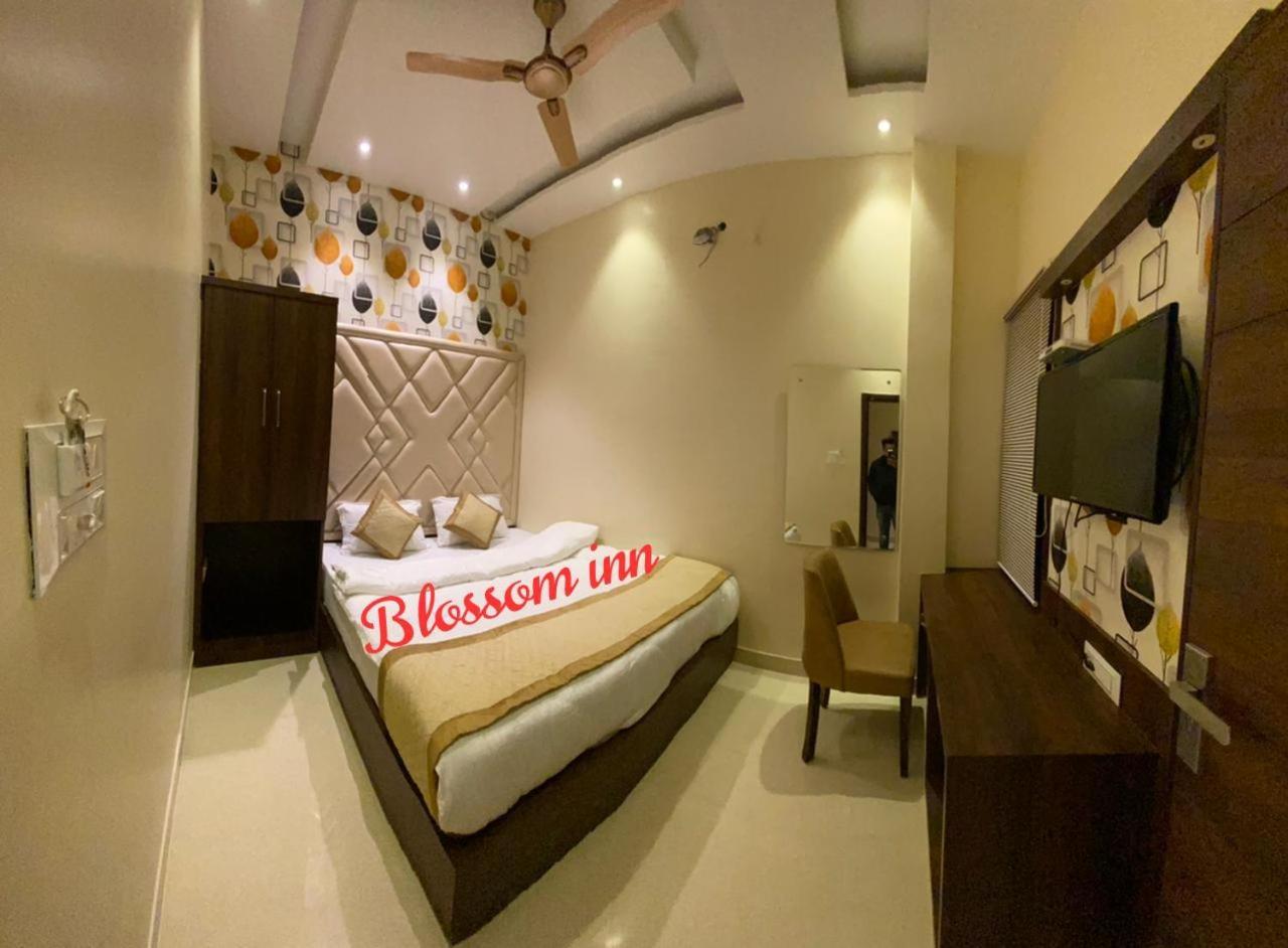Hotel Blossom Inn Amritsar Exterior foto