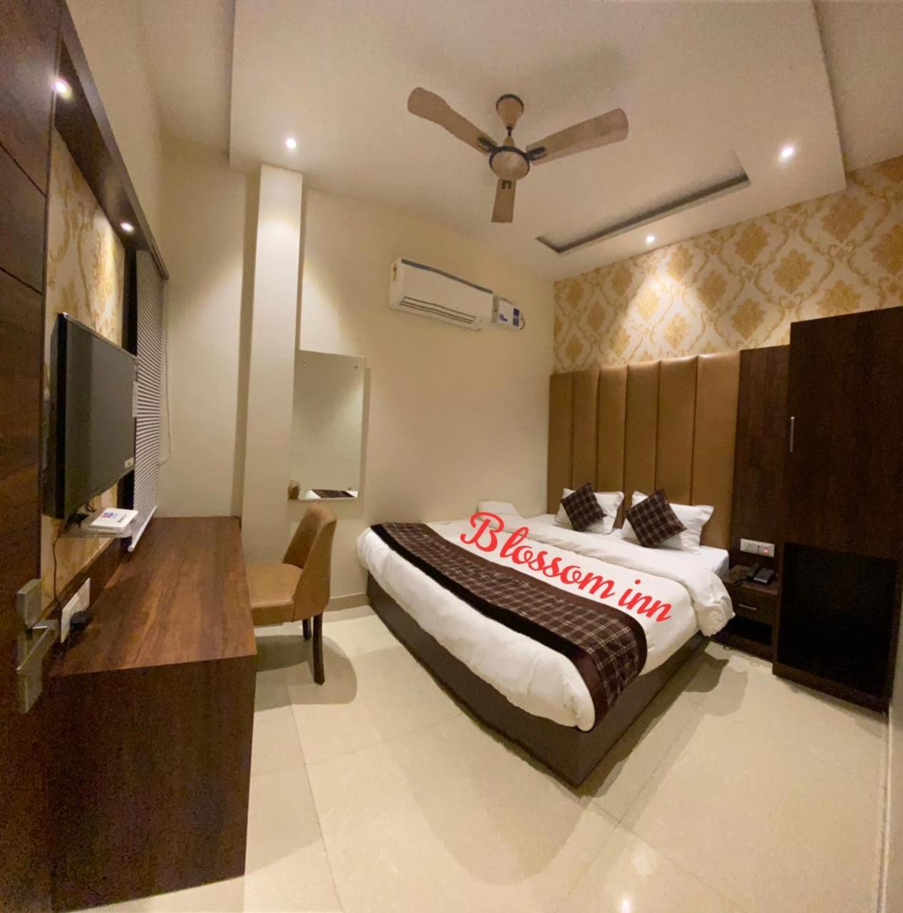 Hotel Blossom Inn Amritsar Exterior foto