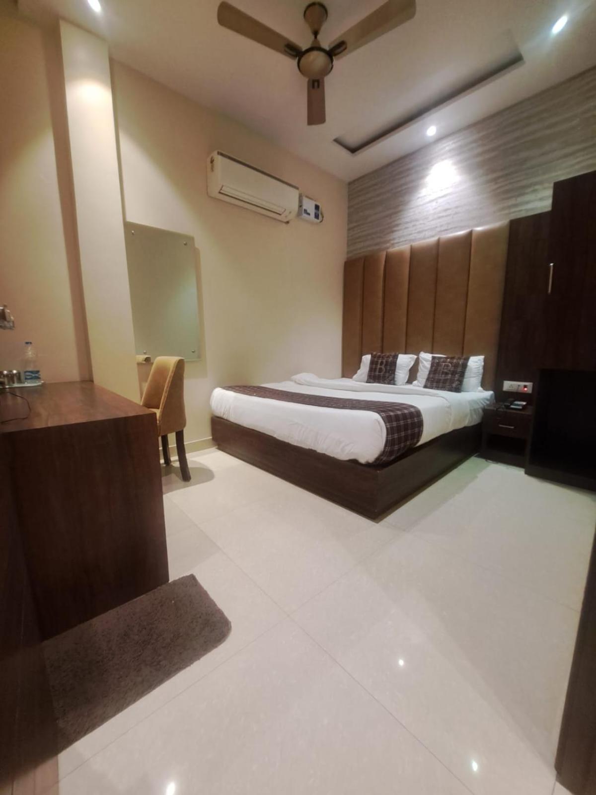 Hotel Blossom Inn Amritsar Exterior foto