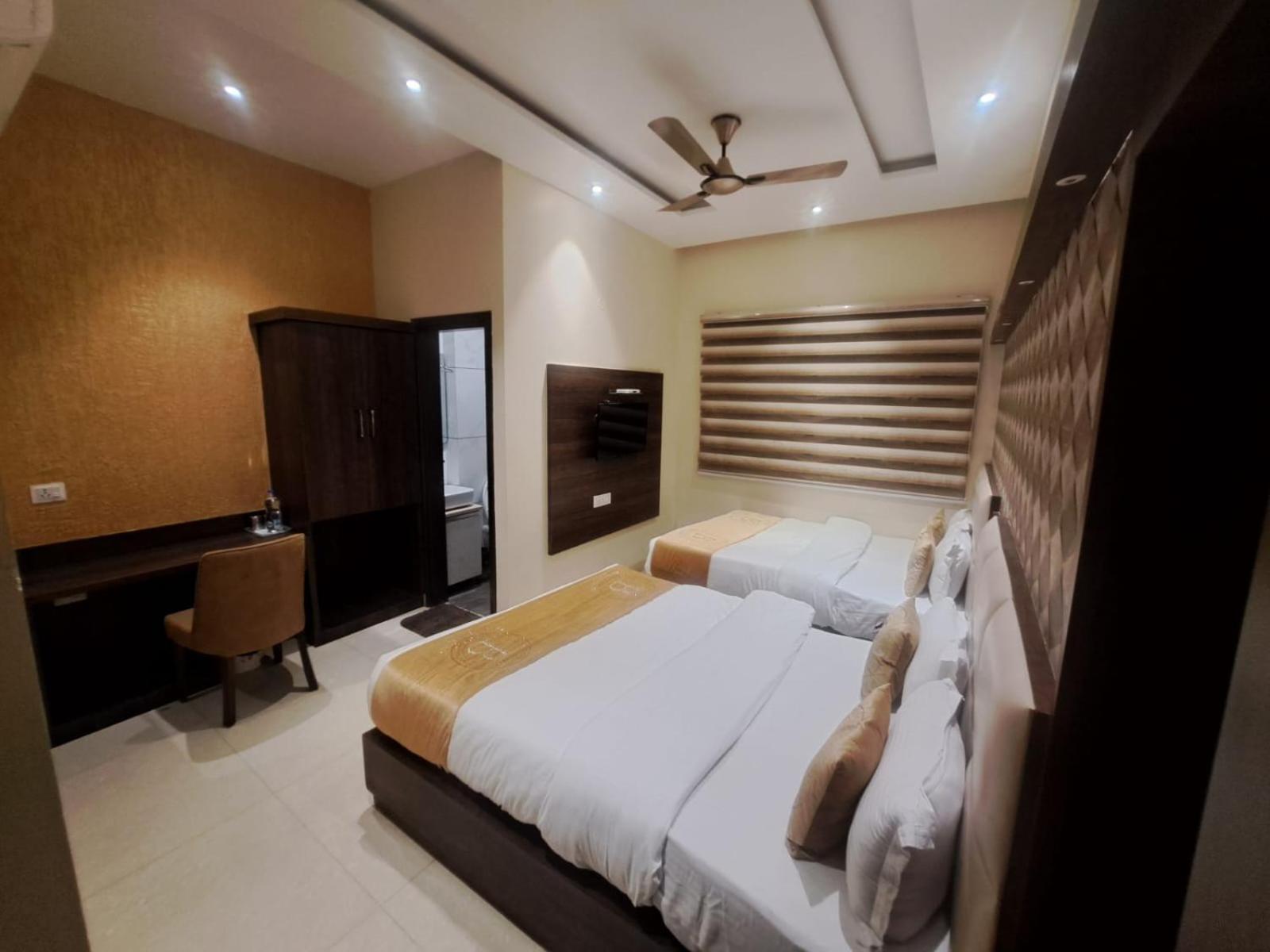 Hotel Blossom Inn Amritsar Exterior foto